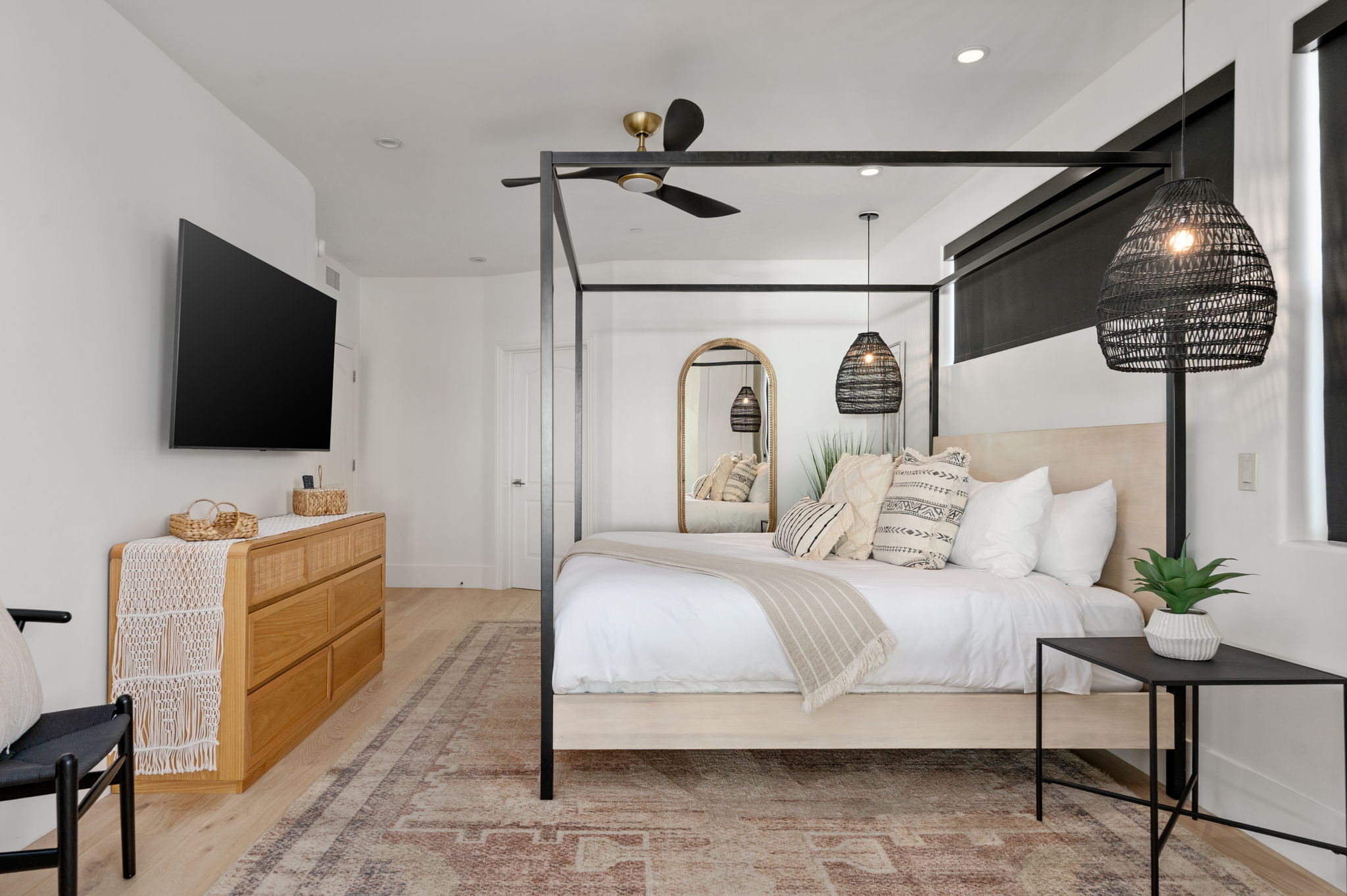 LOWER UNIT PRIMARY BEDROOM