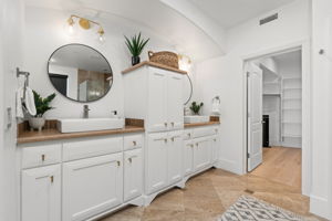 PENTHOUSE PRIMARY BATHROOM