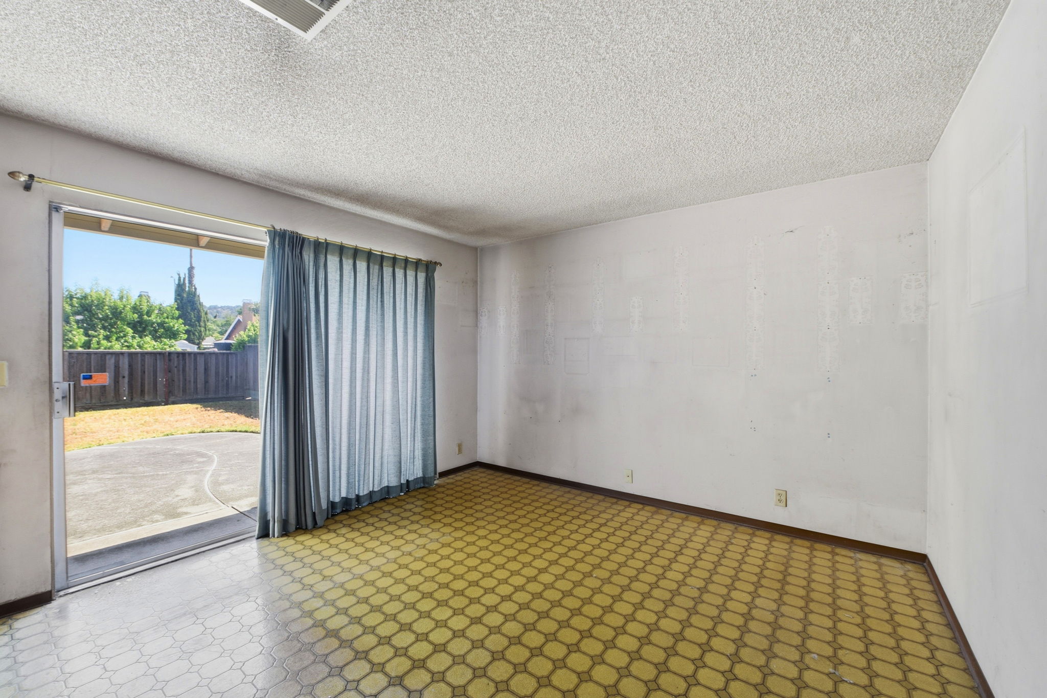 014_F8_516 Tuscarora Dr