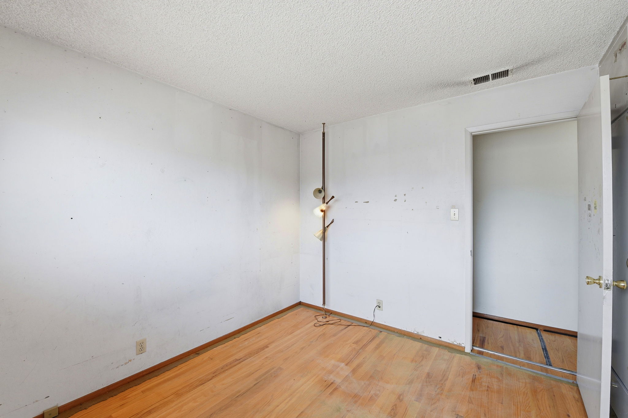 031_F8_516 Tuscarora Dr