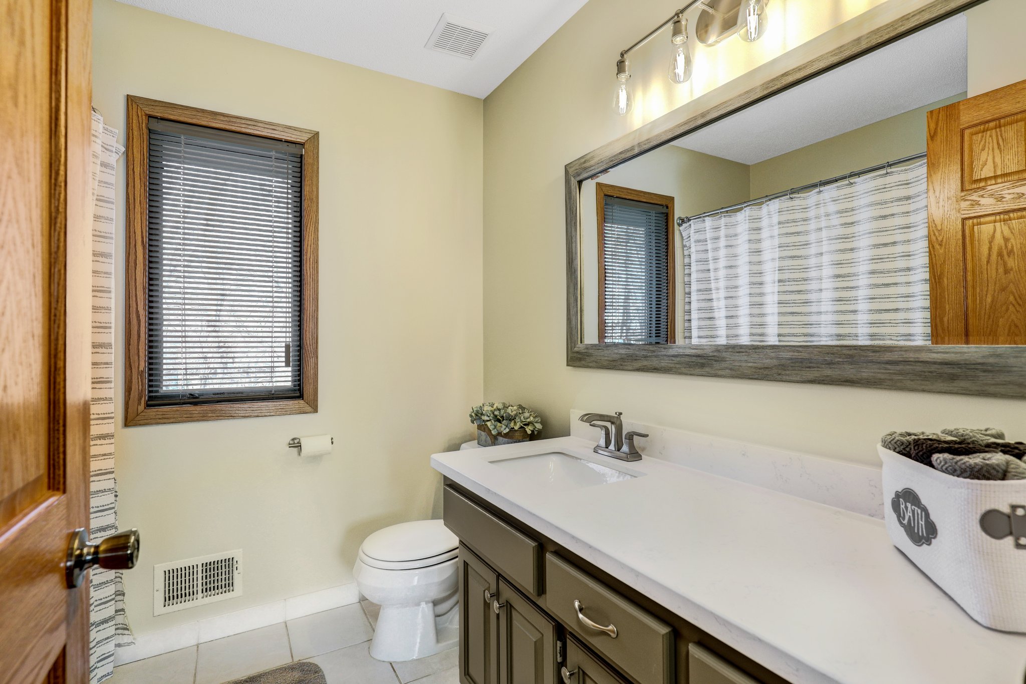 5168 W 145th St, Savage, MN 55378, US Photo 39