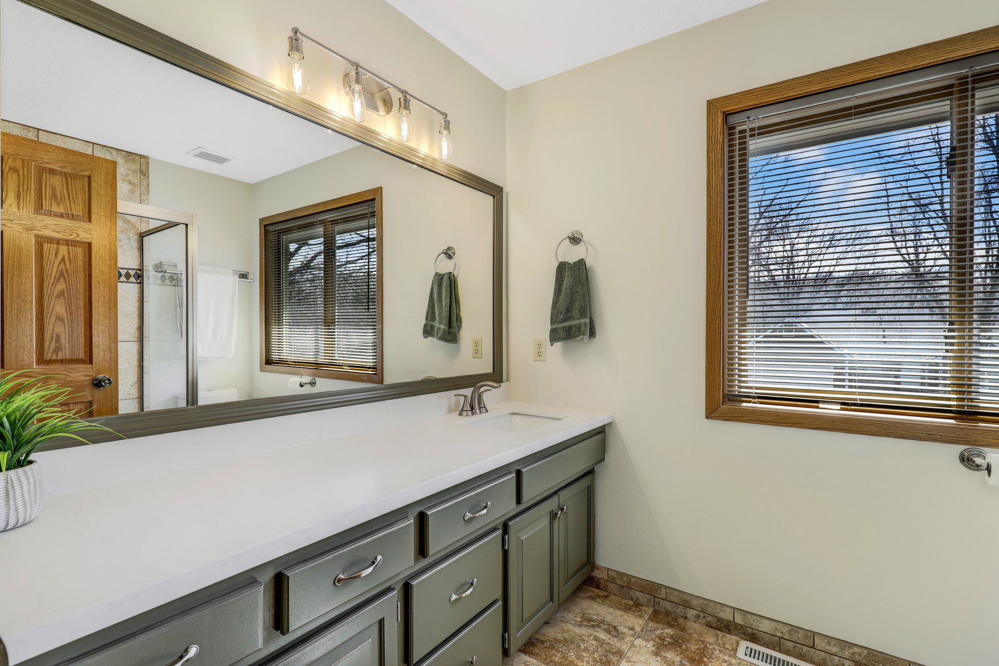 5168 W 145th St, Savage, MN 55378, US Photo 36
