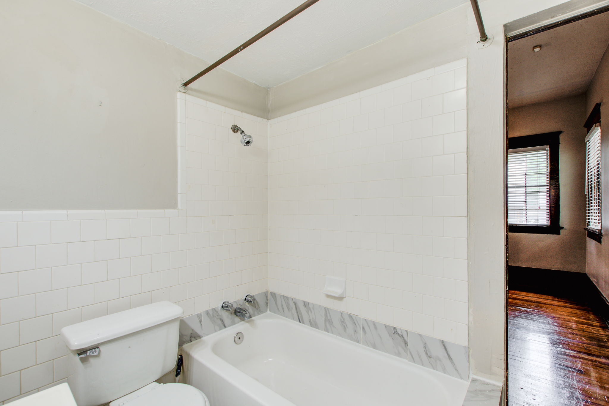 16 Main BR En Suite B w BR View