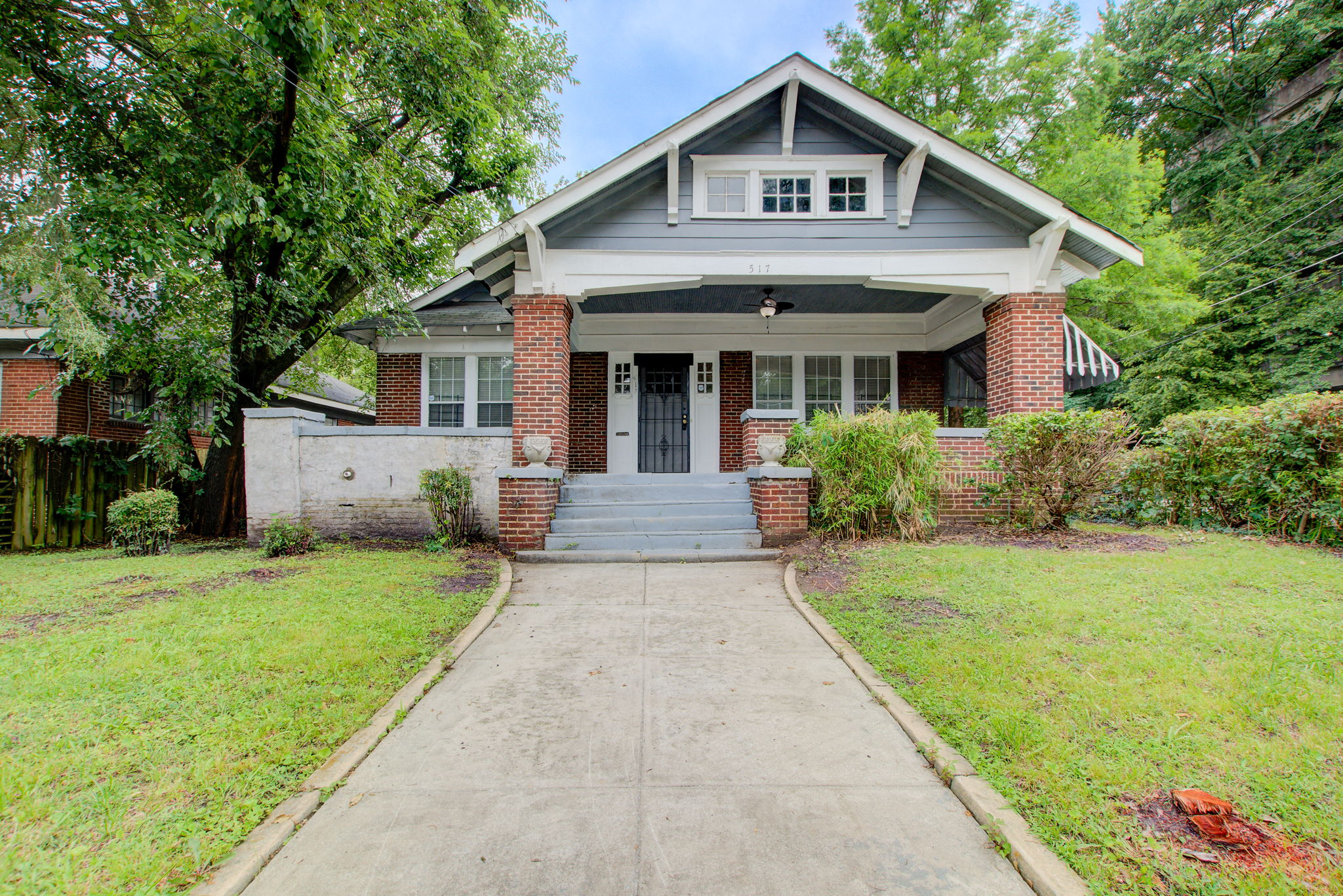 29 Exterior Front C