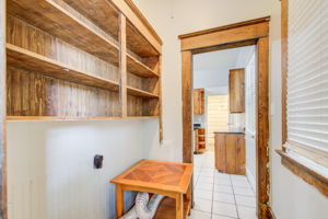 10 Laundry w Kitchen