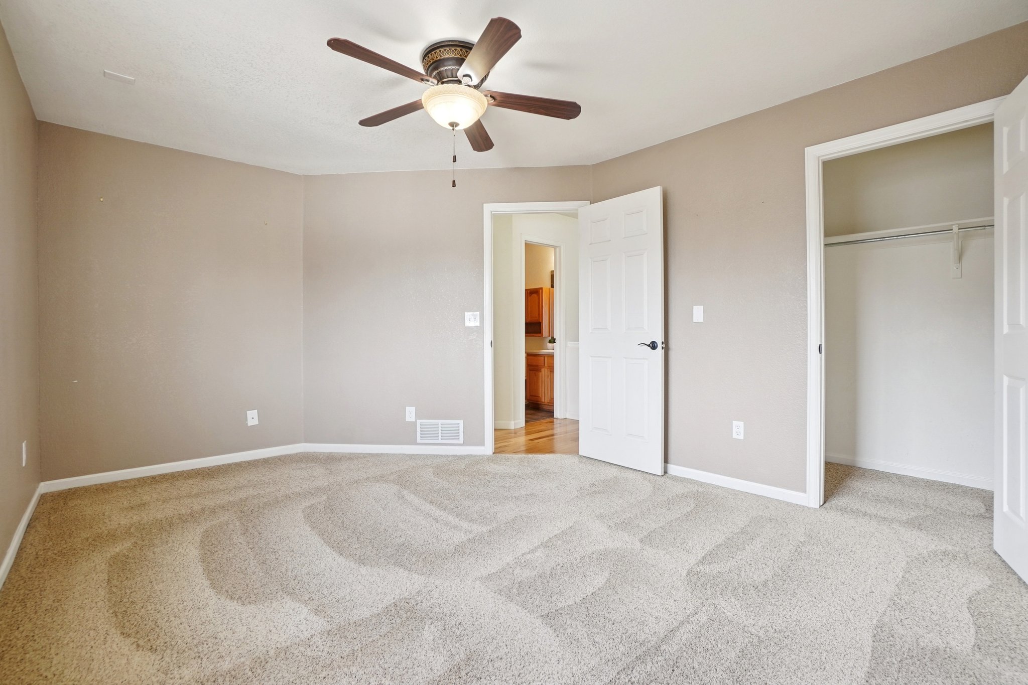 Paloma St-S1303-035.jpg