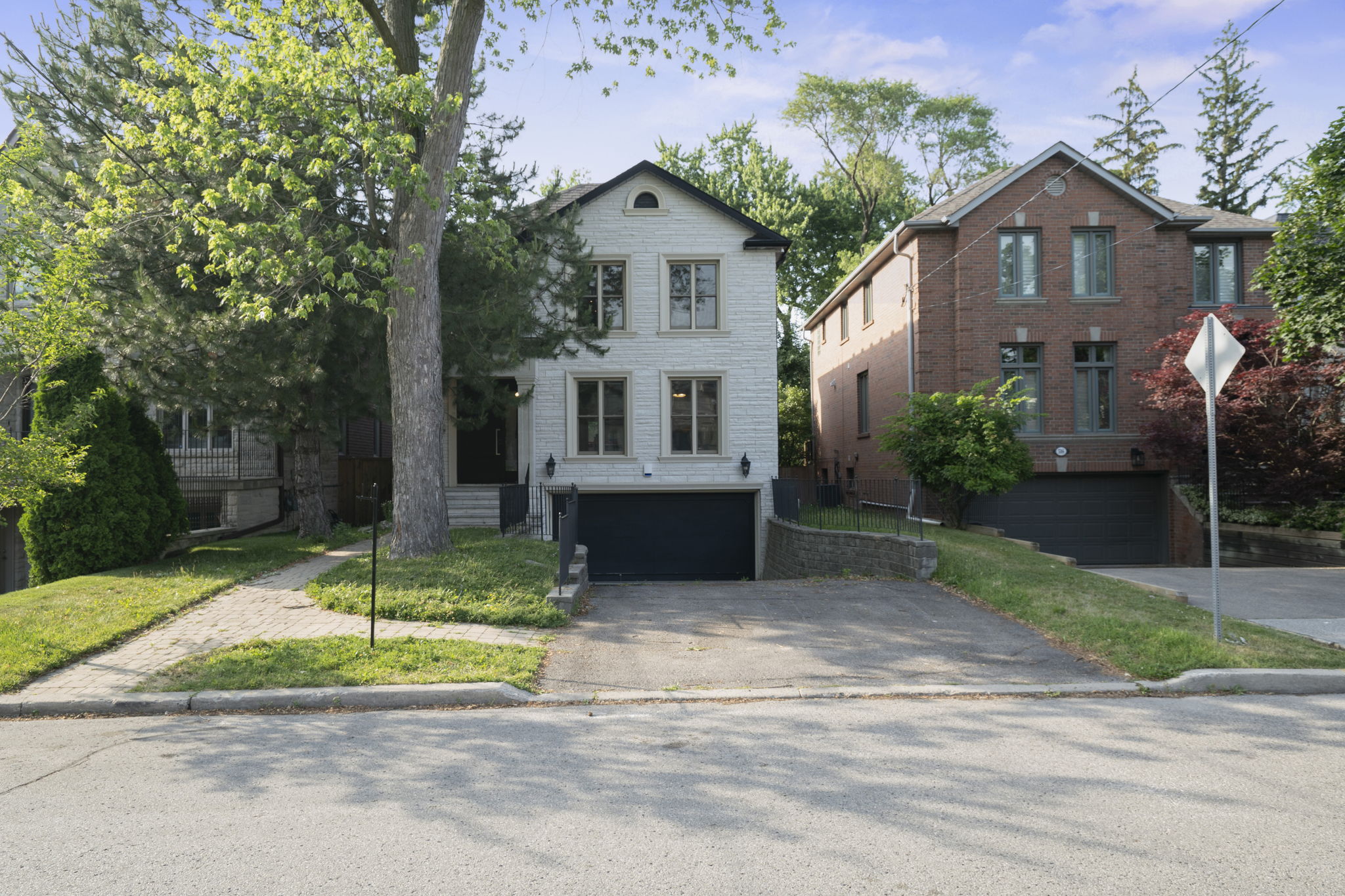 518 Cranbrooke Ave Toronto, ON M5M 1N8