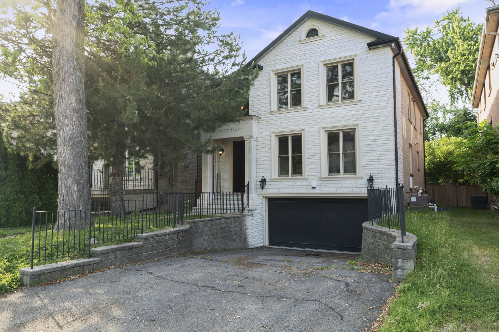 518 Cranbrooke Ave Toronto, ON M5M 1N8