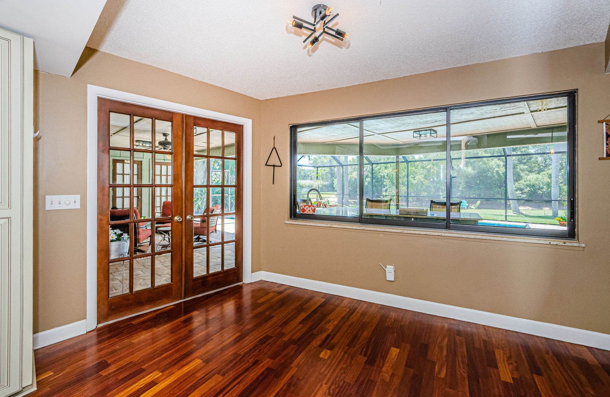 Kitchen Eat In Area 1B