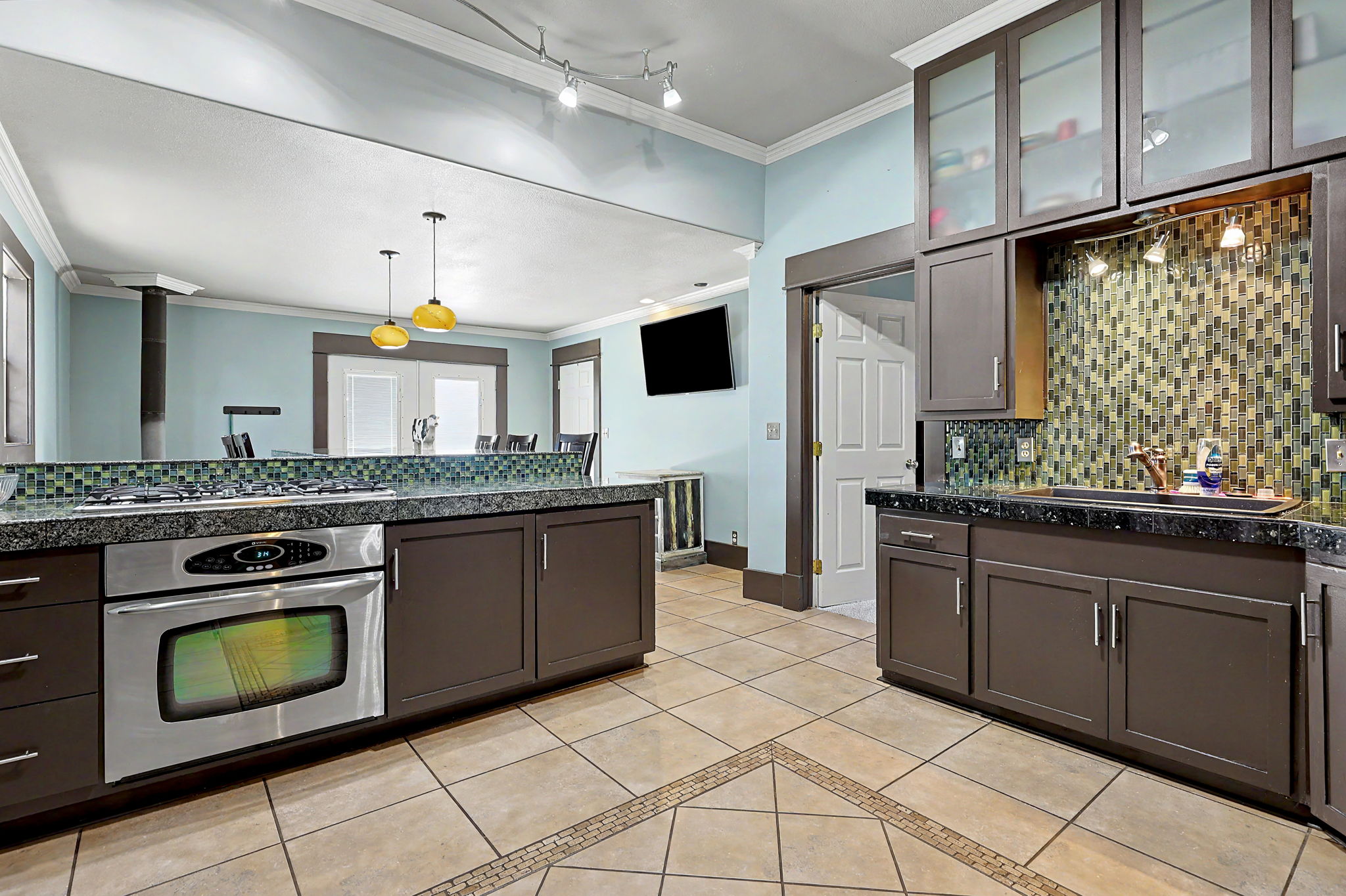  Photo 18