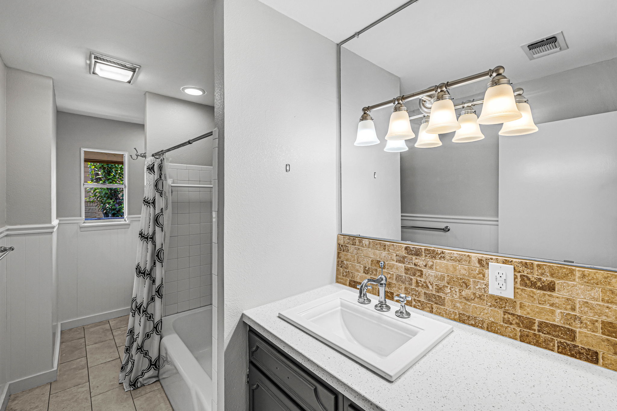 Photo 36
