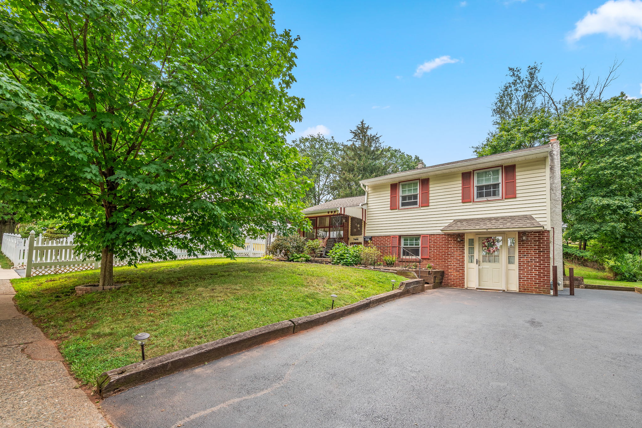 518 W Anderson Ave, Phoenixville, PA 19460 BeautifulShots LLC