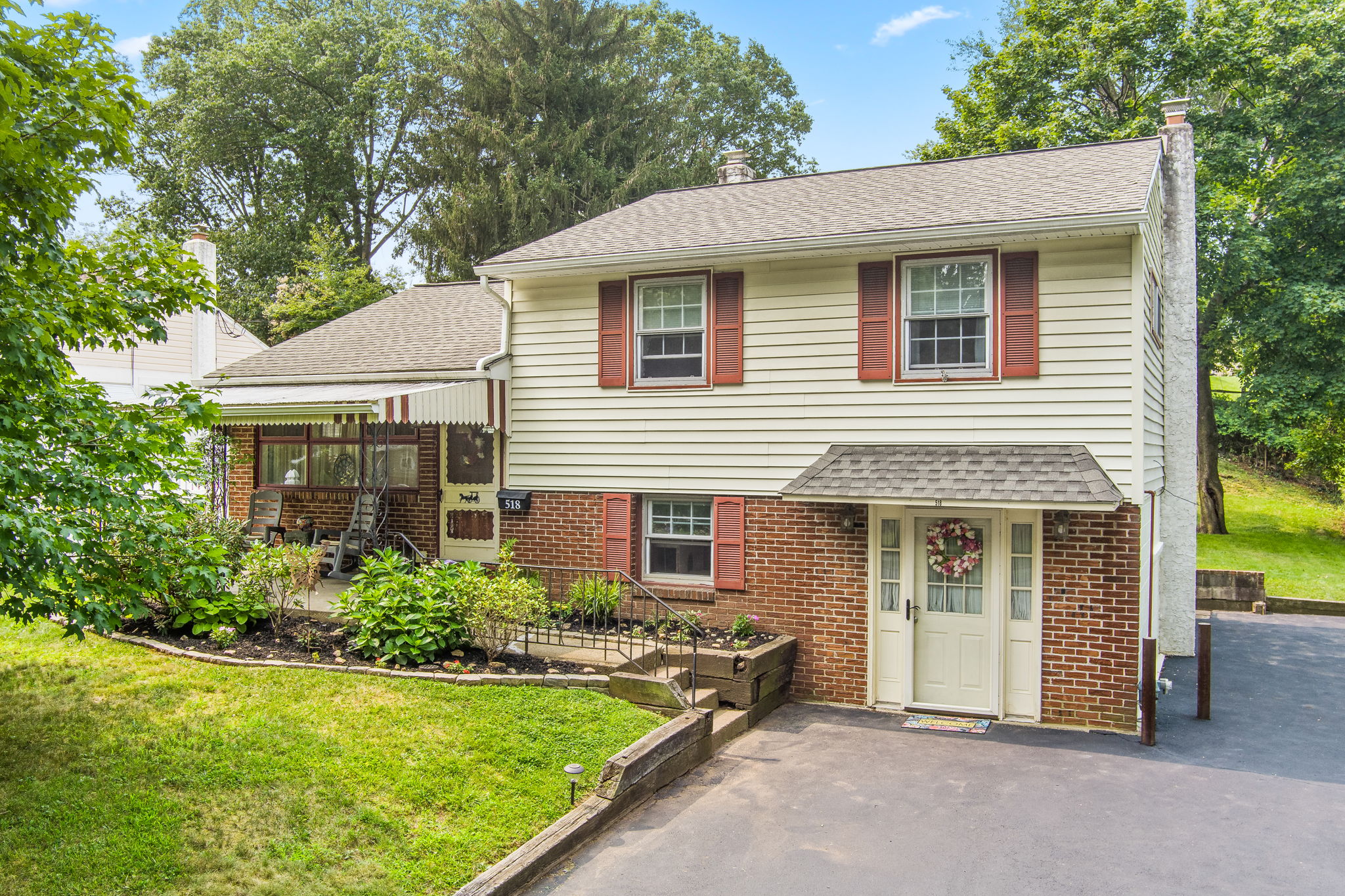 518 W Anderson Ave, Phoenixville, PA 19460 BeautifulShots LLC