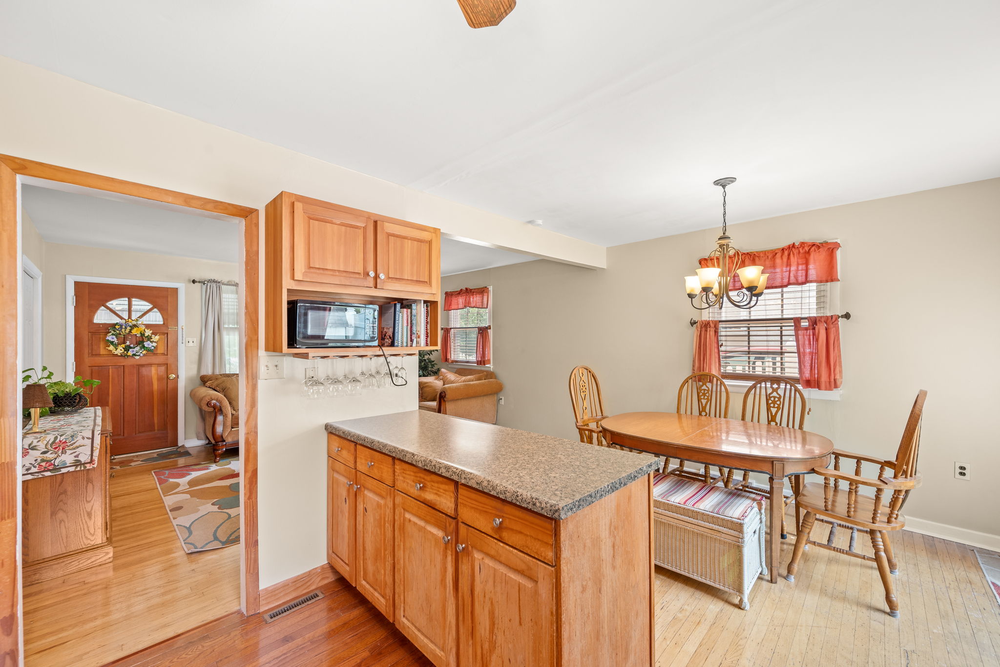 518 W Anderson Ave-48