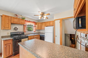 518 W Anderson Ave-49