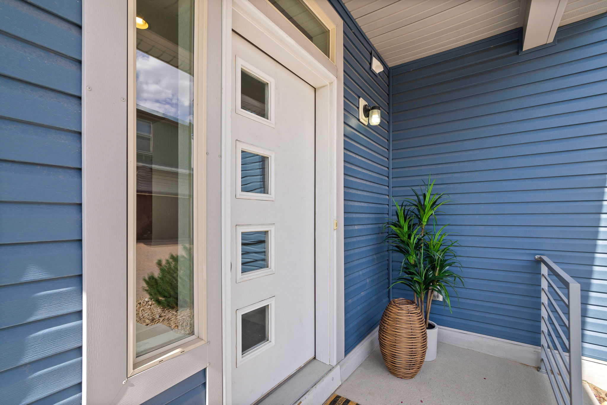 Low Maintenance siding and Keyless entry