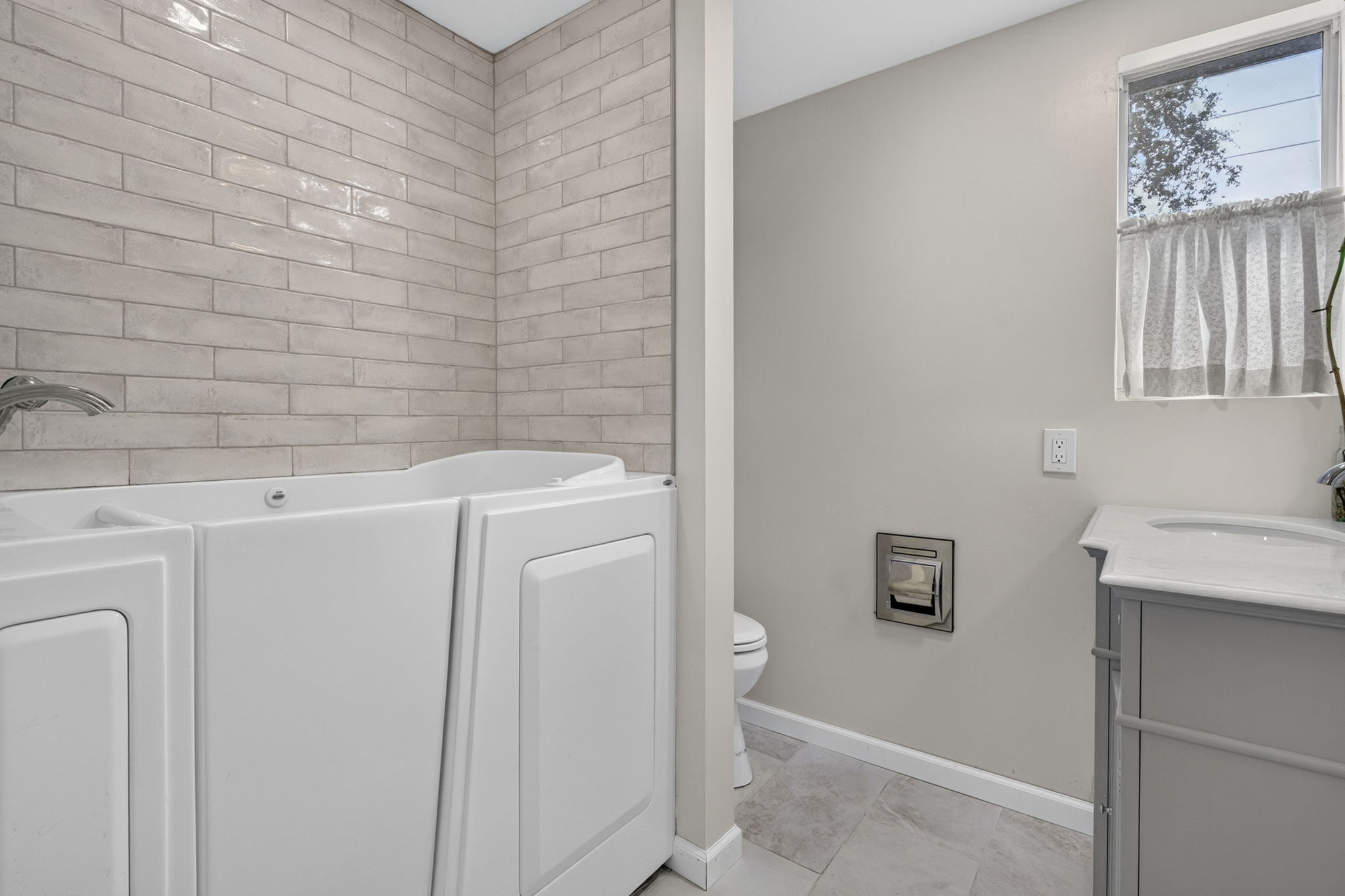 Guest Bathroom 2 of 2