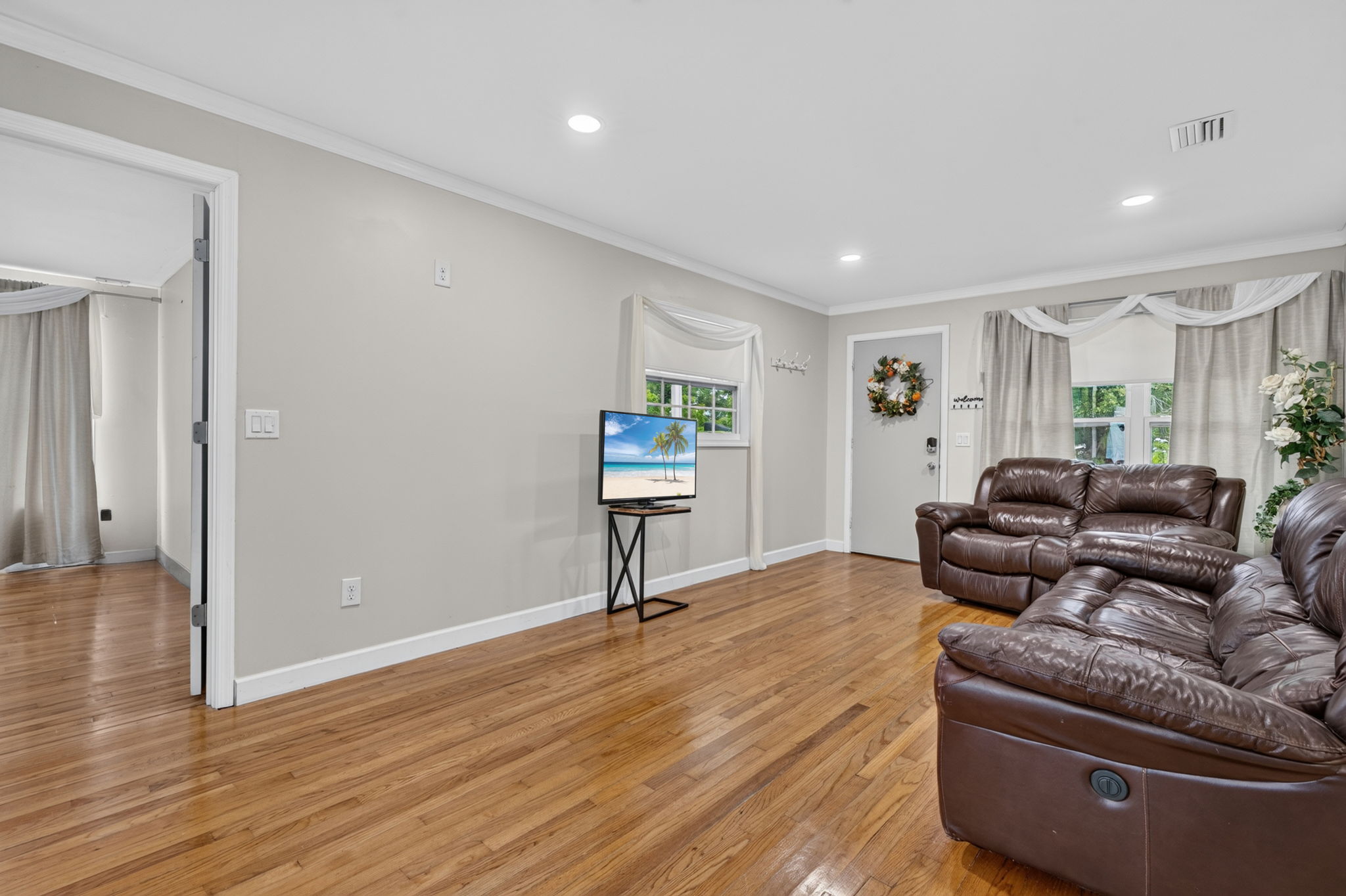 Living Room 3 of 4