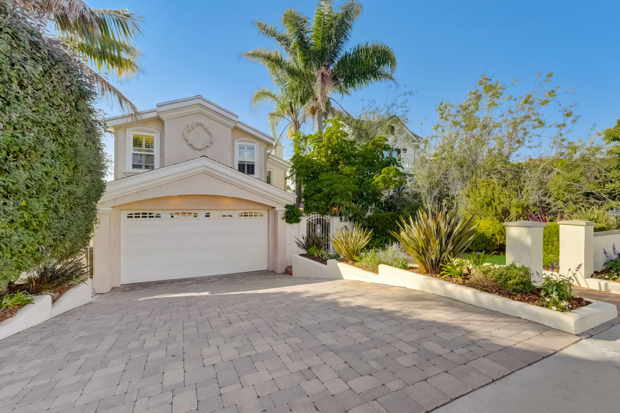 S Juanita Ave-001