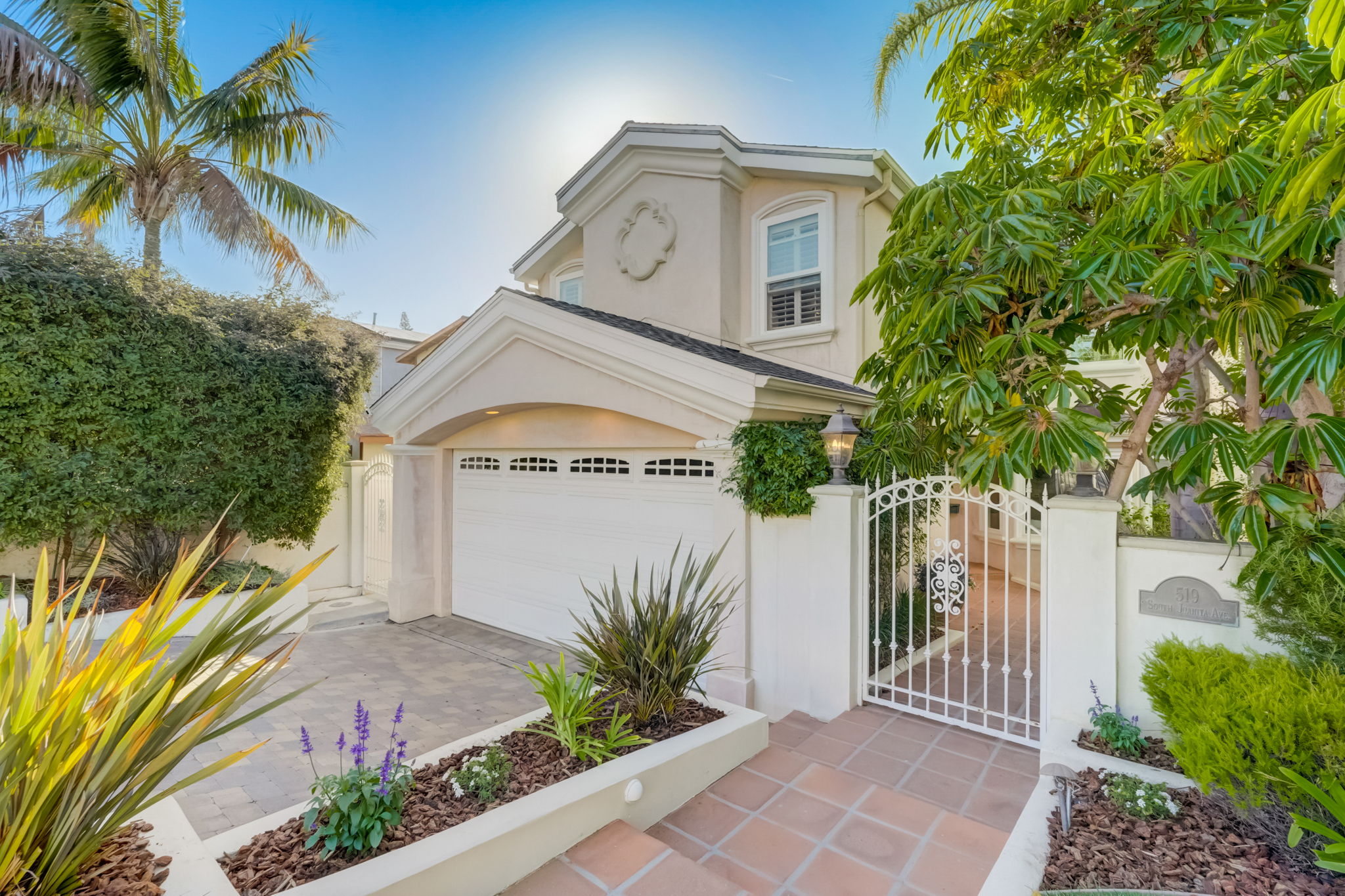 S Juanita Ave-004