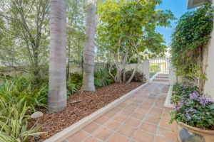 S Juanita Ave-005