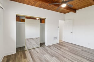Stratford Ct unit p-S0808-021.jpg