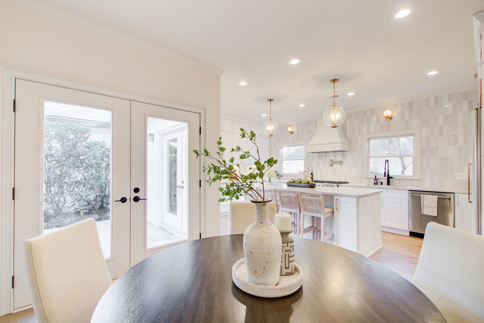 12 Breakfast Area B w Kitchen