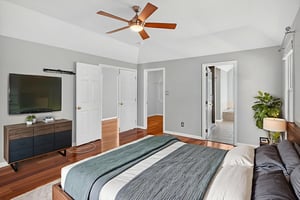 1SC06146 virtually staged.jpeg