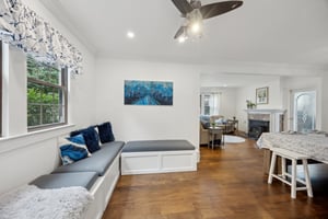 Leisure Room with built in Window Seats