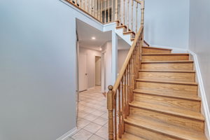 52 Beachgrove Crescent, Whitby, ON L1R 3G3, Canada Photo 4
