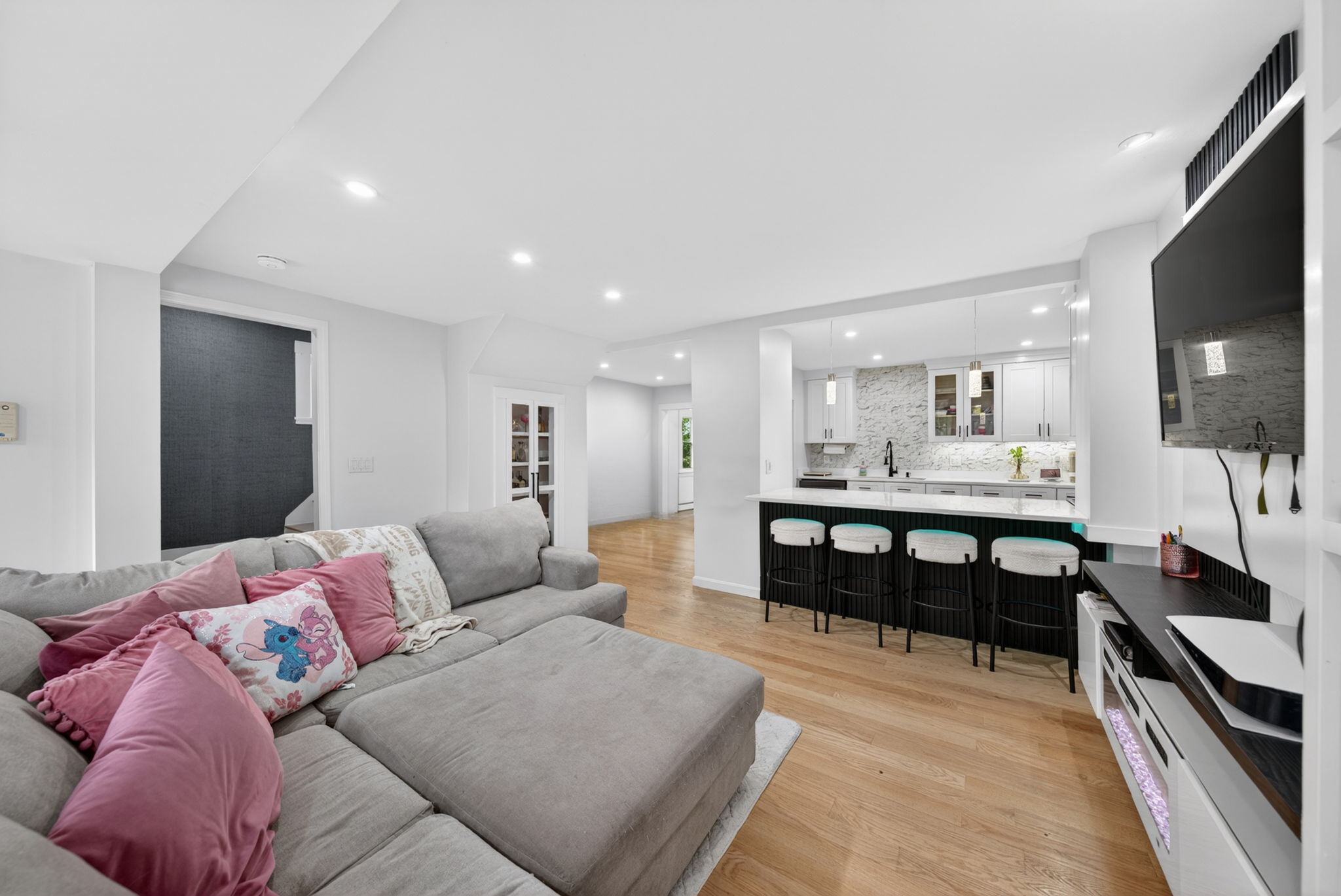  Photo 53