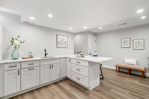 52 Lundberg St, Lowell, MA 01852, USA Photo 42