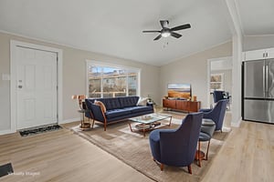 DSC04853 virtually staged.jpeg