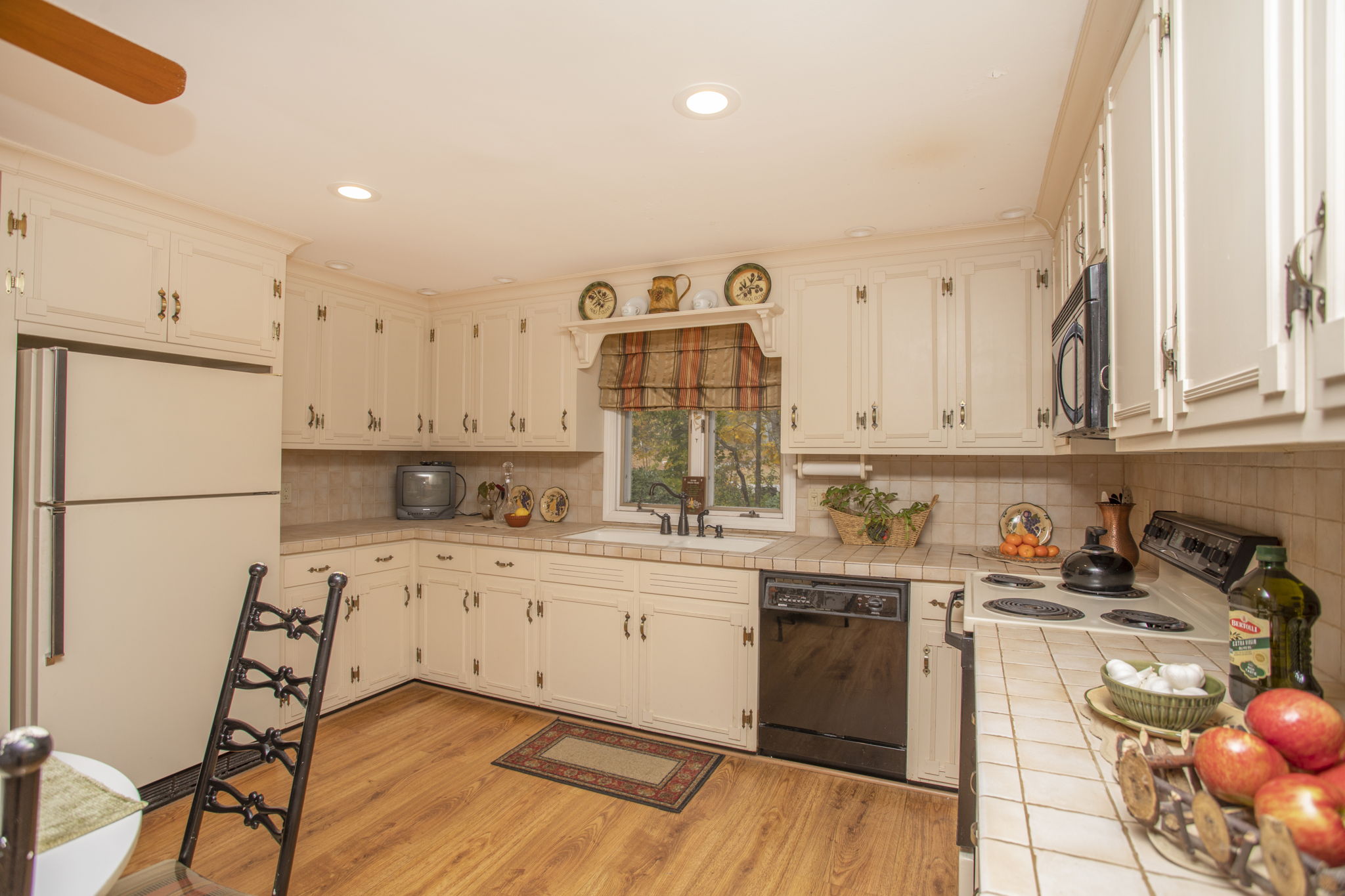  52 Pine Hill Rd, Johnston, RI 02919, US Photo 27
