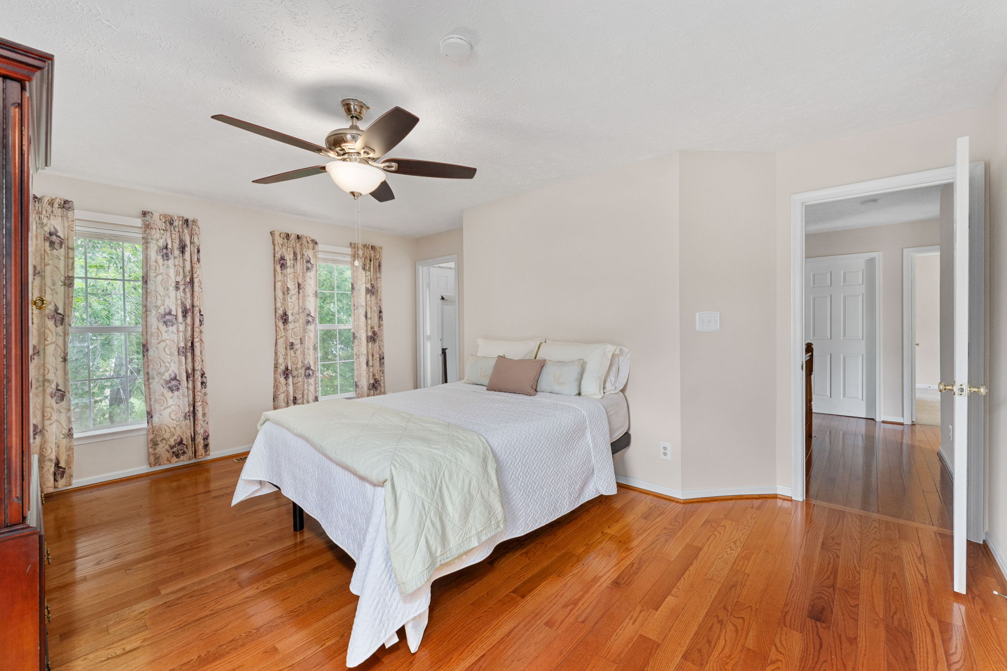  Photo 47
