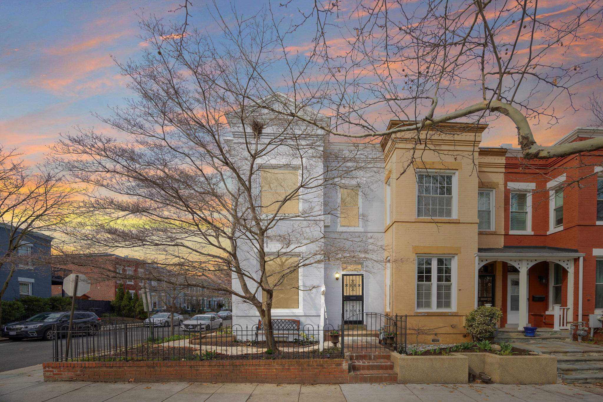 Capitol Hill - Updated 3BR/2BA DC corner rowhouse