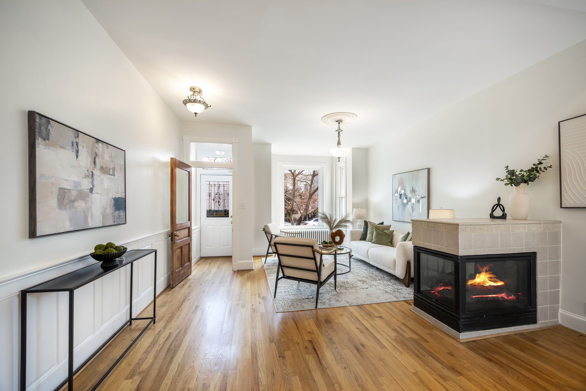 Open main level w high ceilings & gas fireplace