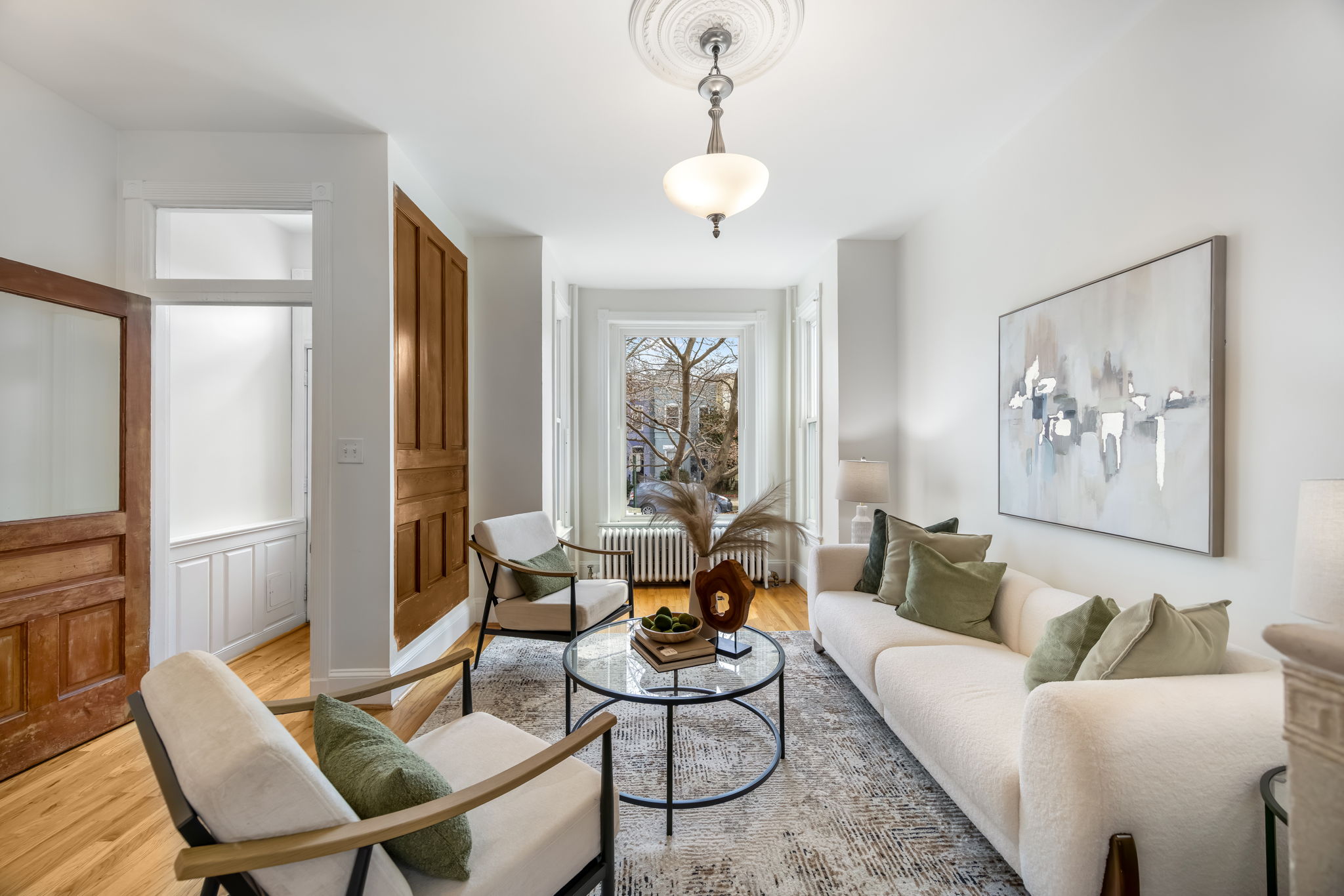 Open main level w high ceilings & gas fireplace