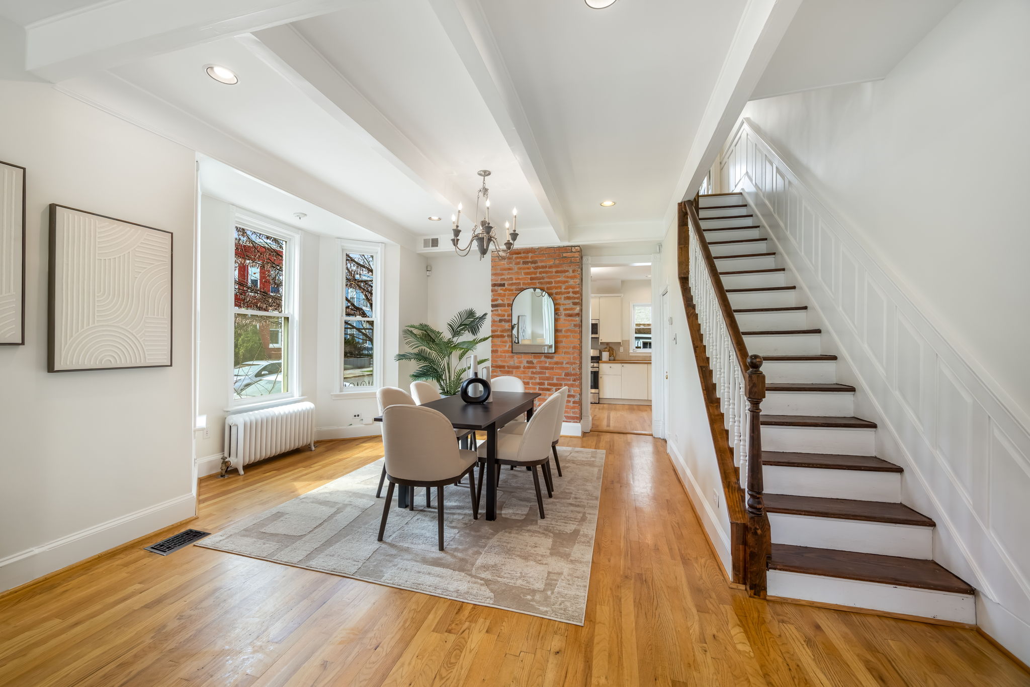 Open main level w high ceilings & gas fireplace