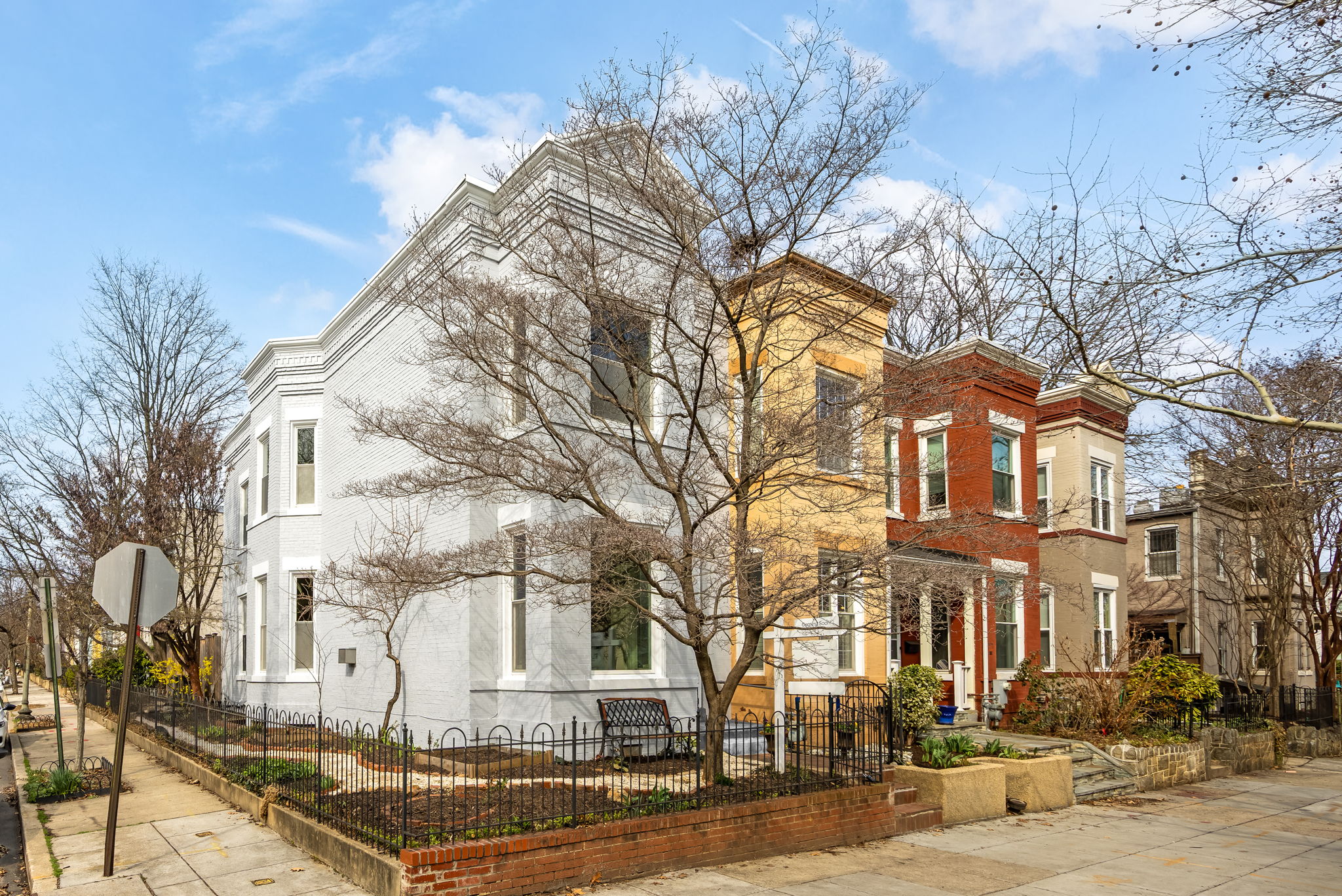 Capitol Hill - Updated 3BR/2BA DC corner rowhouse