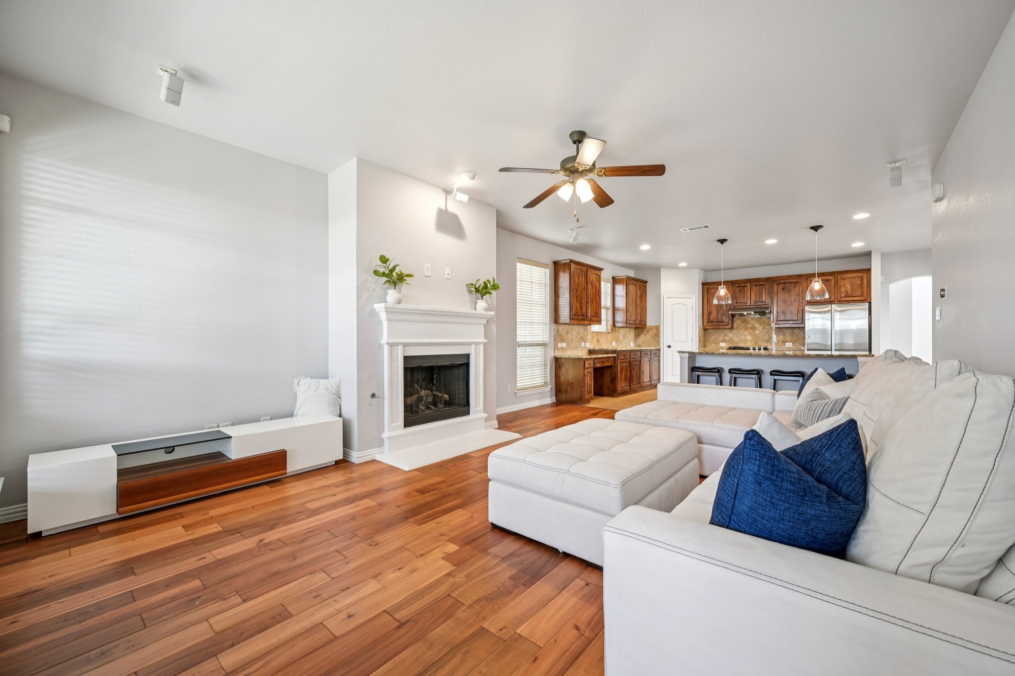 Eastland Dr-S2101-008.jpg