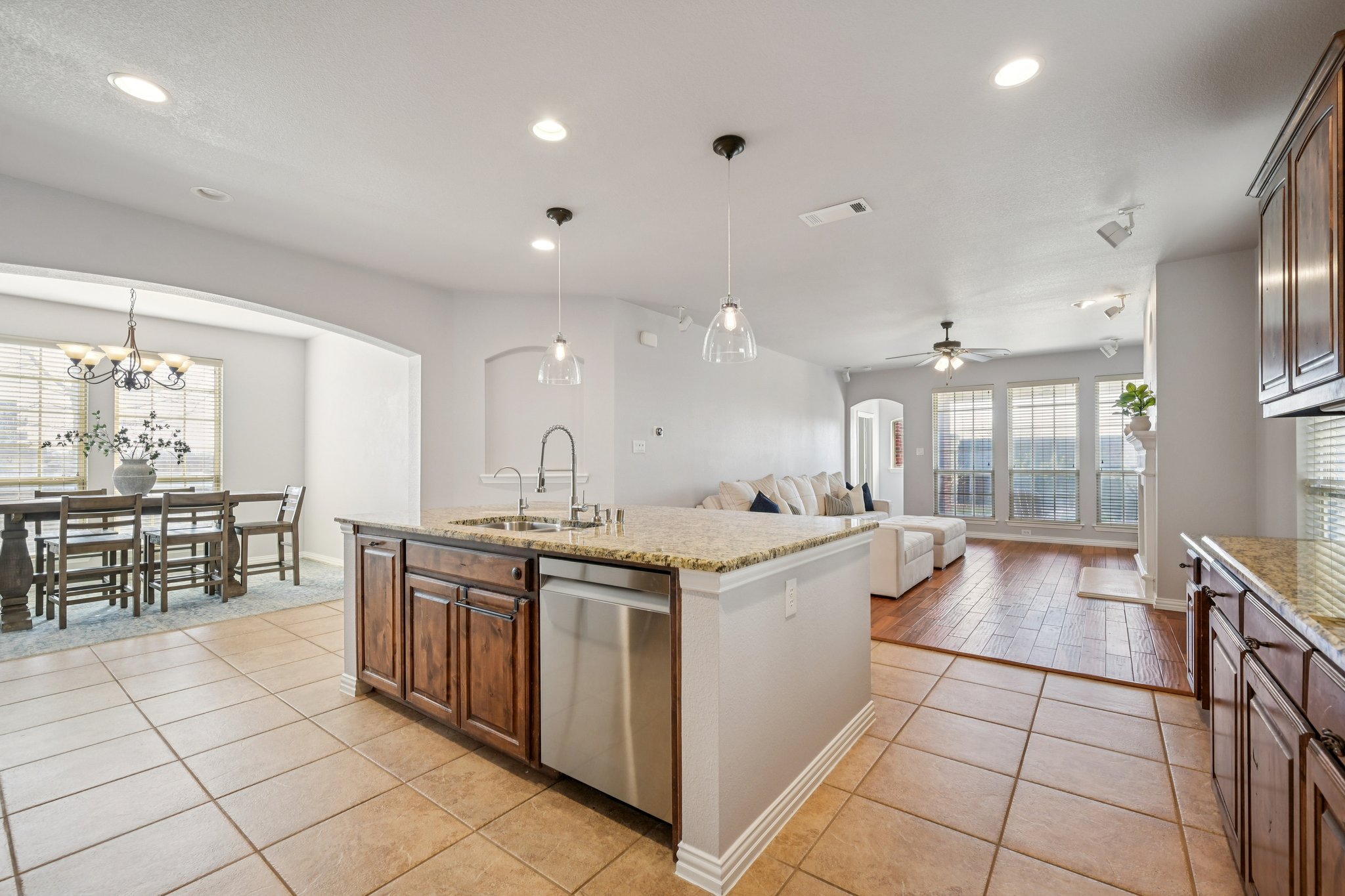 Eastland Dr-S2101-011.jpg