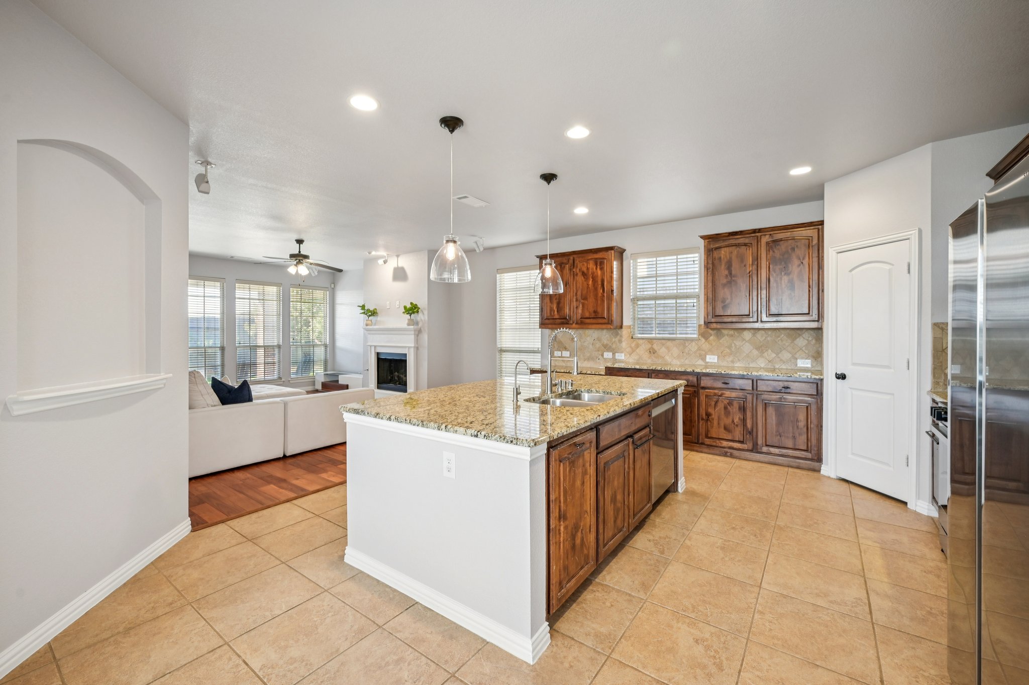 Eastland Dr-S2101-012.jpg
