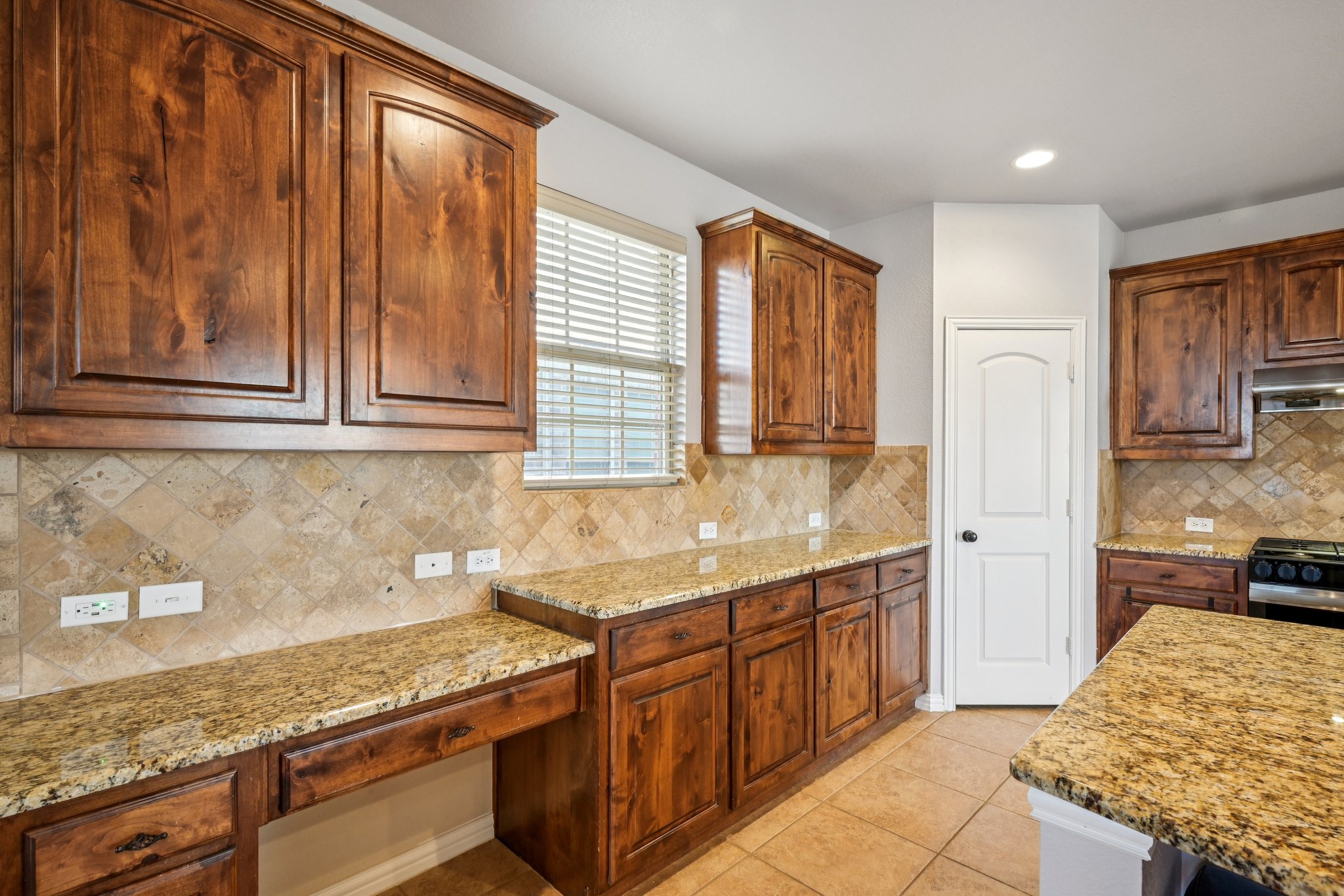 Eastland Dr-S2101-015.jpg