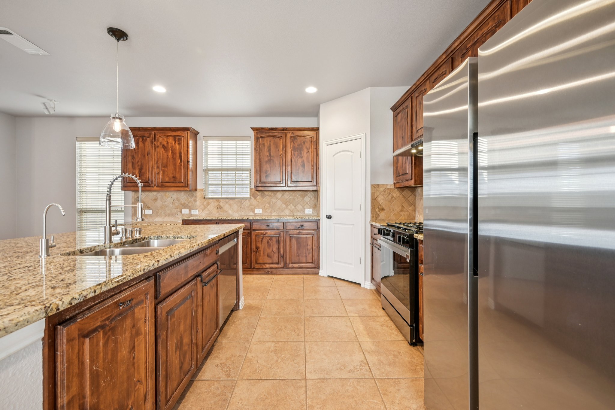 Eastland Dr-S2101-016.jpg