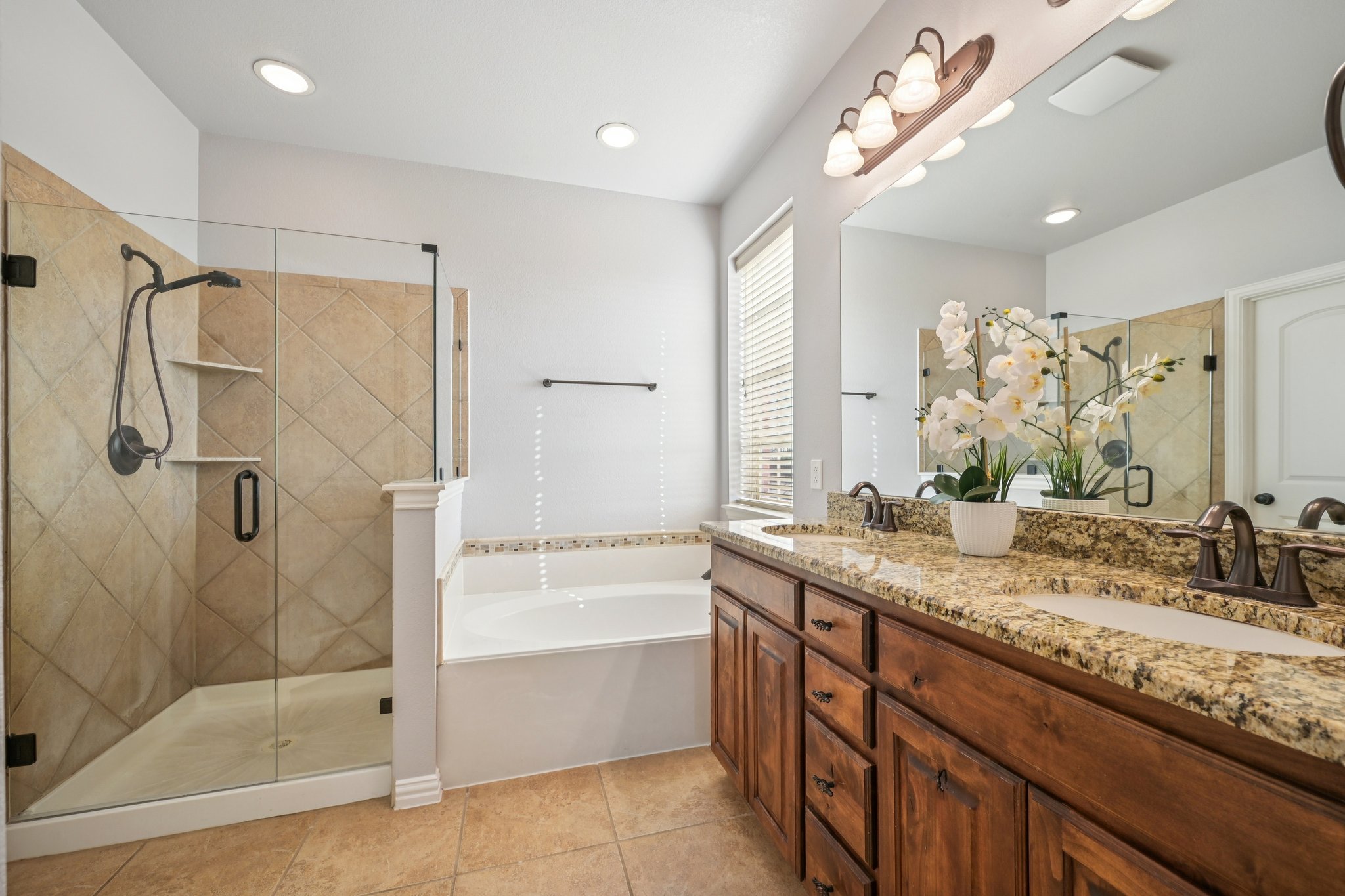 Eastland Dr-S2101-021.jpg