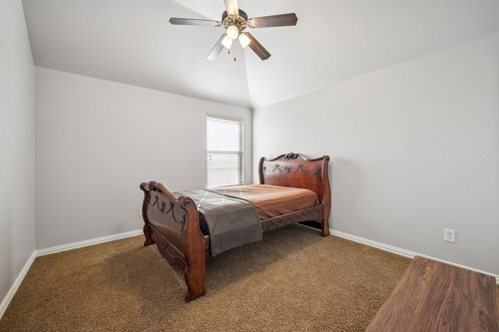 Eastland Dr-S2101-024.jpg