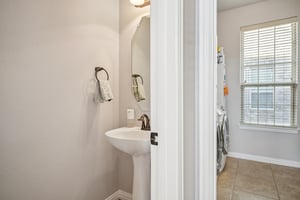 Eastland Dr-S2101-018.jpg