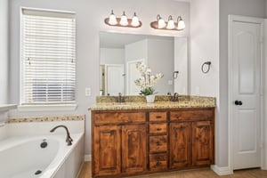 Eastland Dr-S2101-022.jpg
