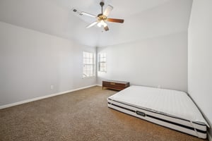 Eastland Dr-S2101-026.jpg